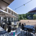 © Terrasse du restaurant - Crespeau - Domaine Lou Capitelle