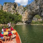 © Descente des Gorges de l'Ardèche en barque - les bateliers