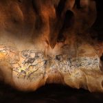 © 92 animaux en mouvement sont représentés dans le panneau des lions, salle du fond - Patrick Aventurier - Grotte Chauvet 2 Ardèche