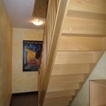 © Montée d'escalier pour l'accès à la chambre mansardée et au grenier - Françoise Climaud