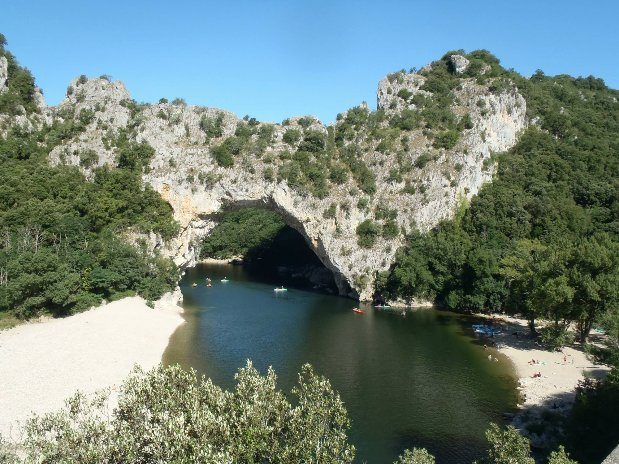 Canoë - Kayak de Vallon à St Martin d'Ardèche - 24 km / 1 jour avec Azur canoës