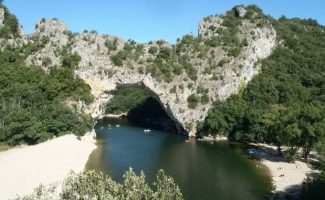 Canoë - Kayak de Vallon à St Martin d'Ardèche - 24 km / 1 jour avec Azur canoës
