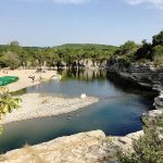 © Le Gîte "Le Vallon du Savel" est à 10 minutes à pied du Parc de Loisirs "Isla Cool Douce" avec la plus belle plage naturelle d'Ardèche. Sur l'autre rive, vous pouvez accéder aux rochers sur le chemin du Cirque de Gens et plonger dans la rivière. - Le Vallon du Savel
