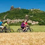 © Vélo en famille autour de Rochemaure - Christian Martelet / Auvergne-Rhône-Alpes Tourisme